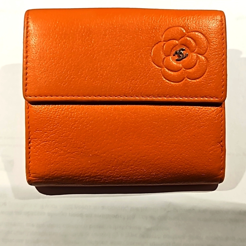 CHANEL ORANGE LEATHER WITH FLORAL DETAIL WALLET